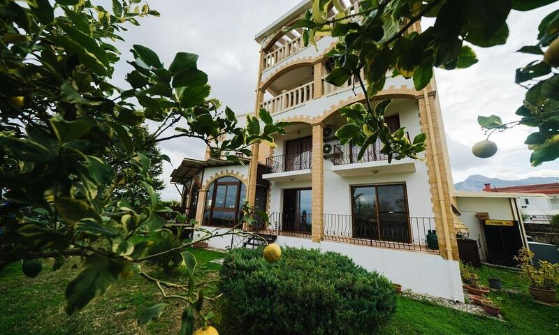 Top Set Hotel 