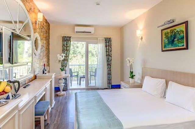 Queen Aphrodite Hotel