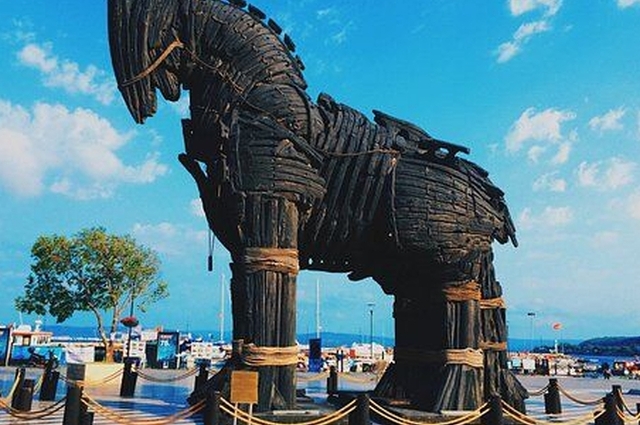 Çanakkale Şehitlikler Troya ve Assos Turu